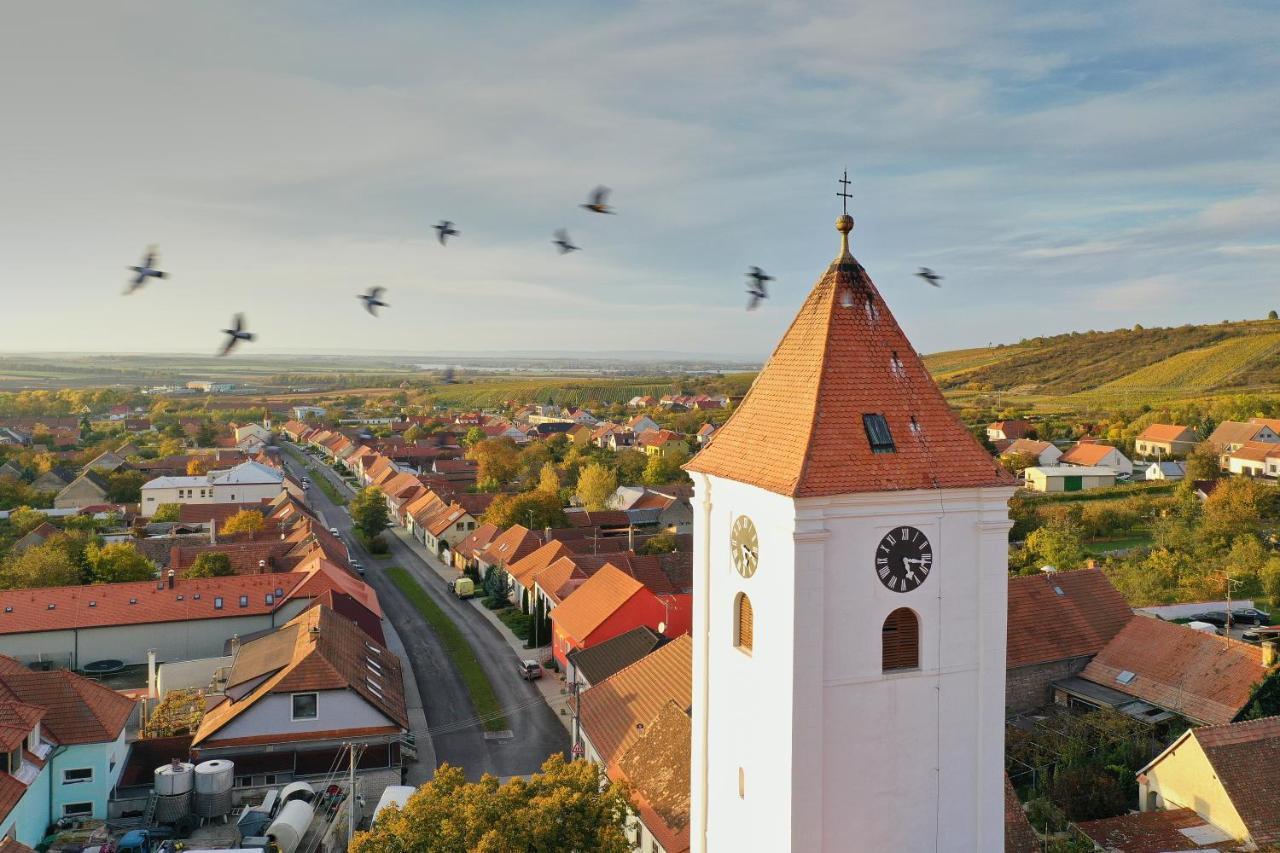 Hotel Vinarsky Dum, Vinarstvi Popela Perná Zewnętrze zdjęcie